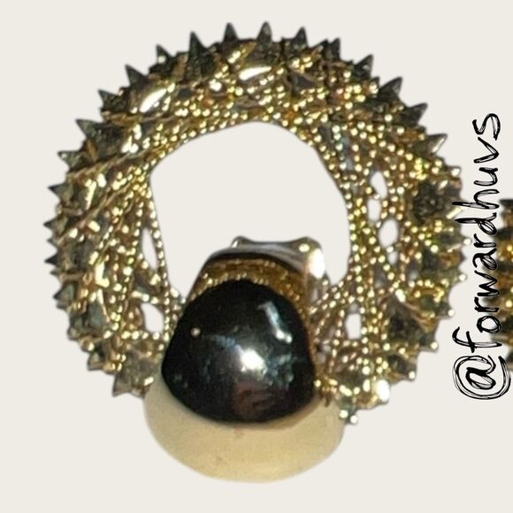 Vintage Gold-Tone Clip-On Earrings – Textured Starburst Design - Picture 5 of 13